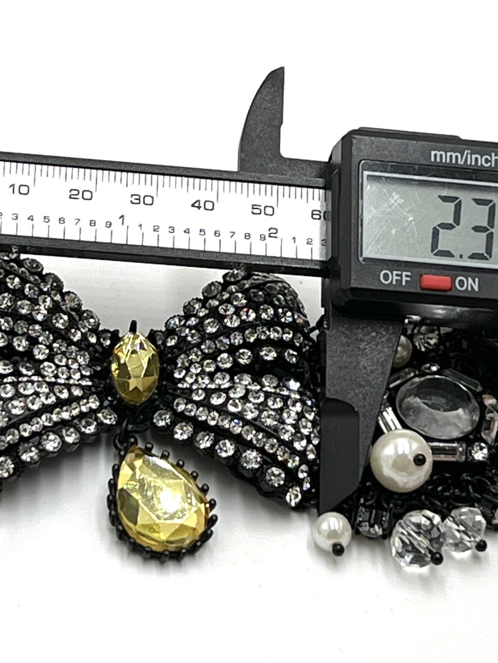 Betsy Johnson Japaned Rhinestones Large Bow Bib Necklace - Picture 6 of 9